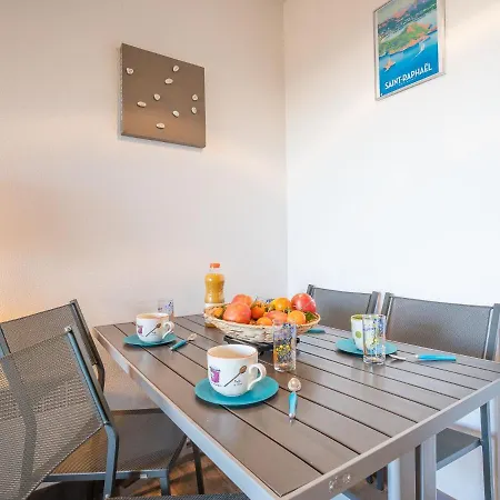 Apartamento Le Village - C8 245 By Interhome Saint-Raphaël
